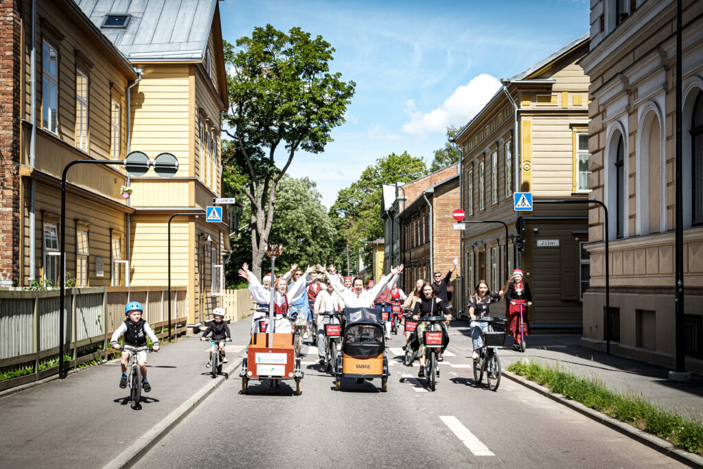 Tartu 2024 laulu ja tantsupeo peotule rongkäik Uku Peterson