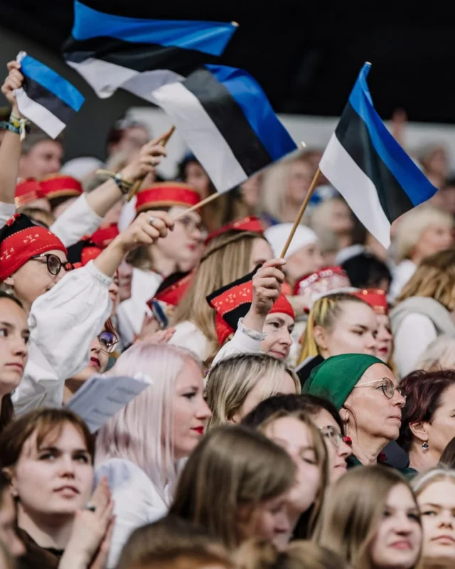 Elagu meie sinimustvalge Eesti lipp! 🇪🇪 

Täna, 4. juunil tähistame Eesti lipu 141. aastapäeva. See on riiklik tähtpäev, mil meenutame sinimustvalge lipu lugu ja tähendust. Eesti lipu päev märgib emalipu õnnistamist Otepääl 1884. aastal, mil see pühitseti Eesti Üliõpilaste Seltsi lipuks. 

On uhke tunne, et saame korraldada sündmusi, kus Eesti lipp lehvib alati pühalt ja pidulikult!

📸 Mana Kaasik