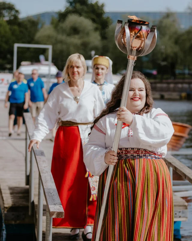 “Iseoma” peotuli teekonnal Tartus! ✨💛

Liigutav, soe ja erilisi hetki täis päev – just Tartu moodi mitmekülgne ja meeldejääv.

Nüüd ootame elevusega peonädalat Tallinnas! 👋🏼

📸 Evelin Lumi
#laulujatantsupidu #tartukorraldab #visittartu 

//

Song and Dance Celebration “Iseoma” ceremonial flame on its journey through Tartu! ✨💛

A touching, warm, and moment-filled day just as diverse and memorable as Tartu itself.

Now we’re eagerly looking forward to the celebration week in Tallinn! 👋🏼